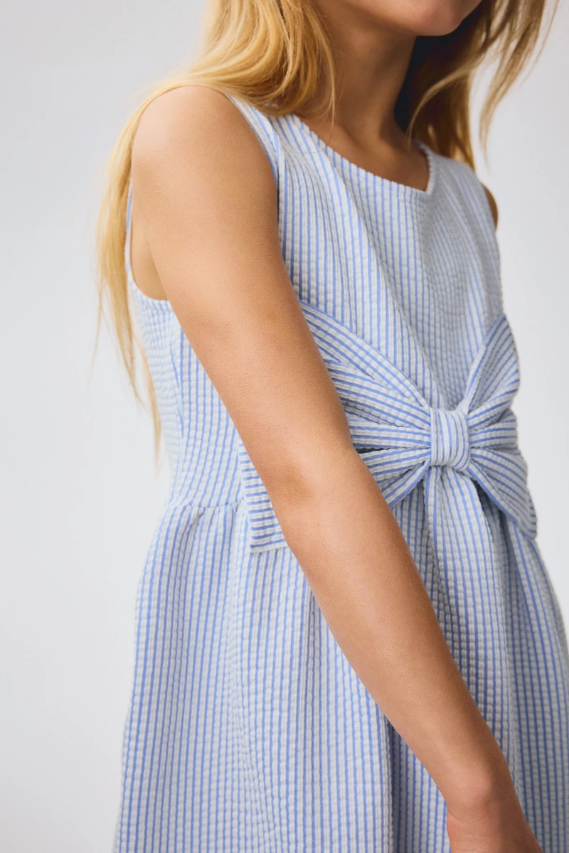 Robe avec boucle devant