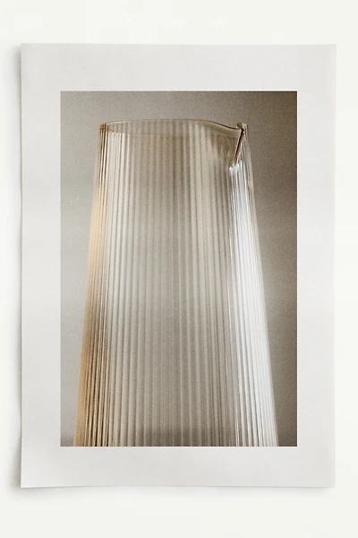 Carafe en verre rainuré