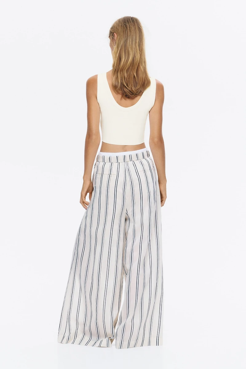 Camisole courte en fin tricot