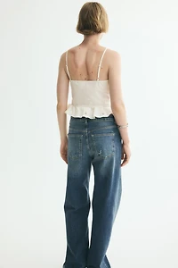 Haut court avec broderie anglaise