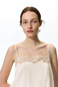 Haut à bretelles fines avec dentelle