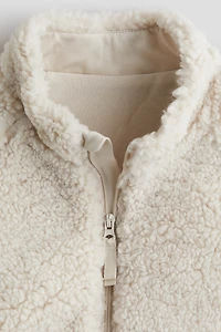 Veste à capuchon en tissu peluche