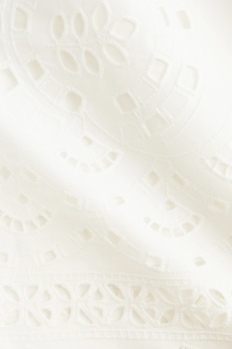 Short avec broderie anglaise