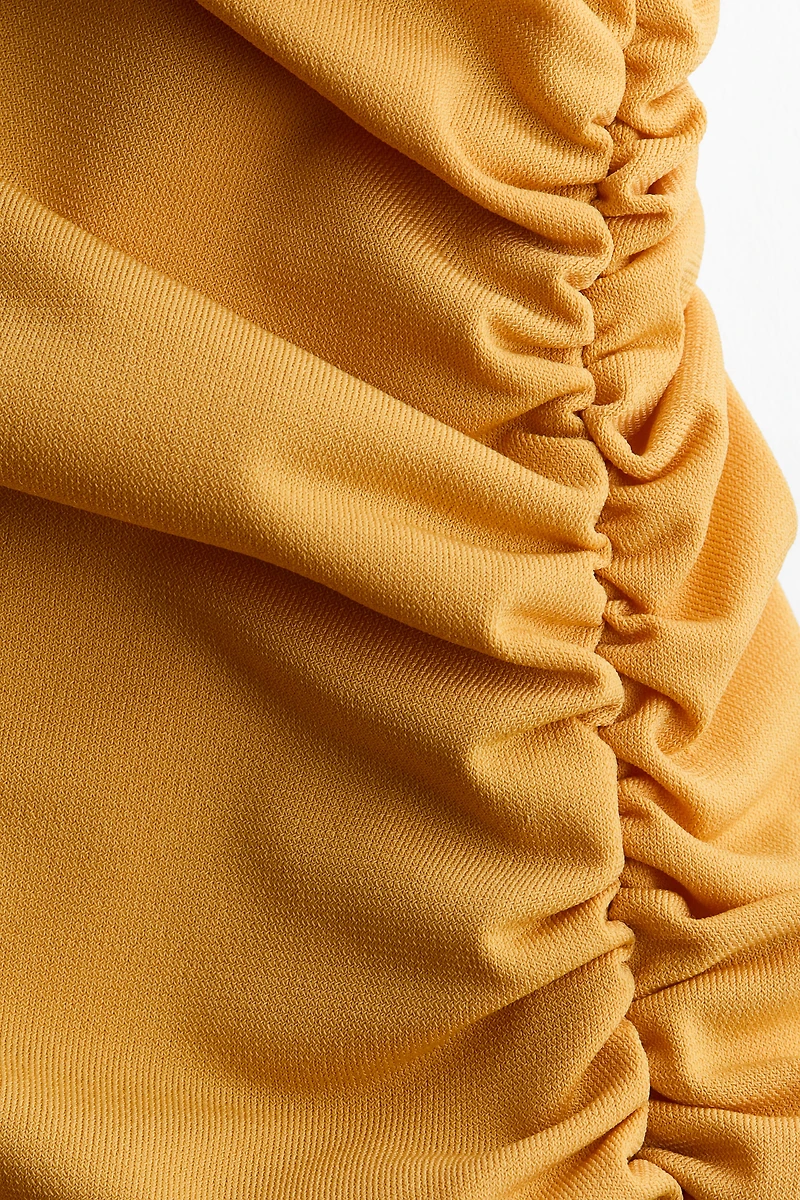 Robe dos nu à effet drapé