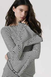 Robe côtelée avec manches trompette