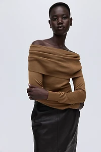 Haut à épaules dénudées en laine