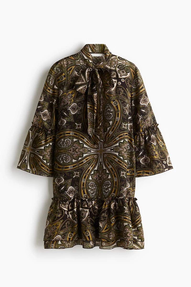 Robe avec col lavallière