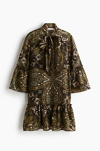 Robe avec col lavallière