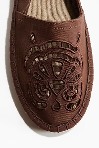 Espadrilles avec broderie anglaise