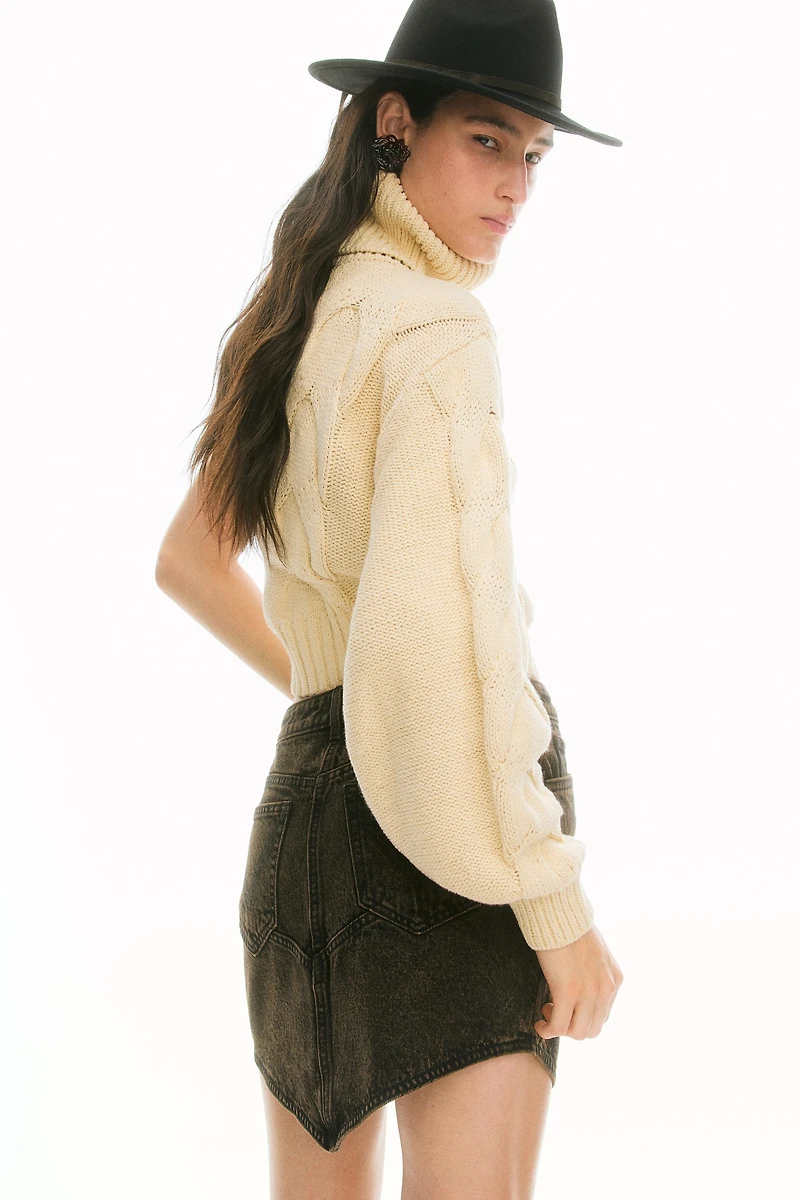 Jupe en sergé avec bas V