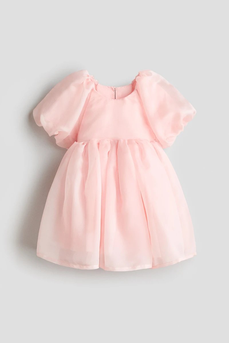 Robe à manches bouffantes en satin