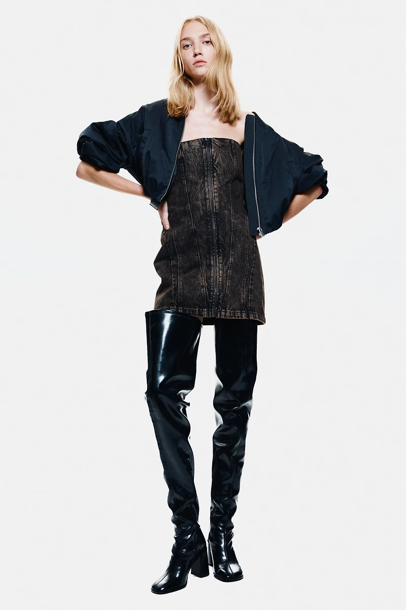 Mini robe bandeau en denim