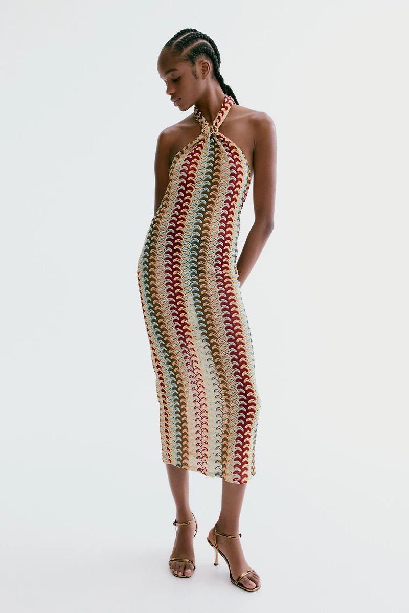 Robe bain-de-soleil à l’aspect crochet