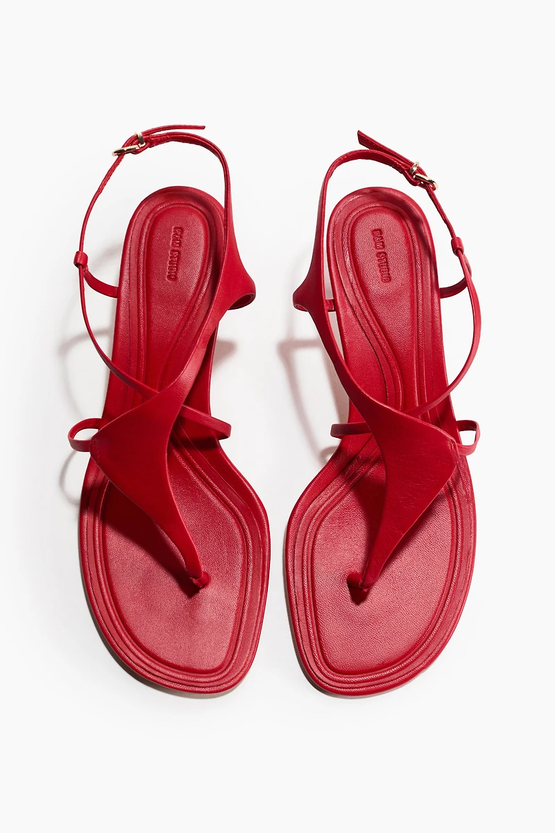 Sandales en cuir avec talon bobine
