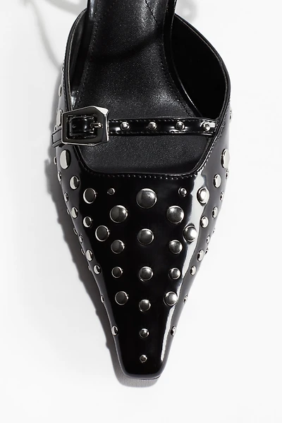 Sandales à talon cloutées