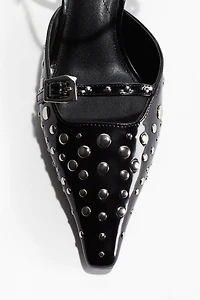 Sandales à talon cloutées