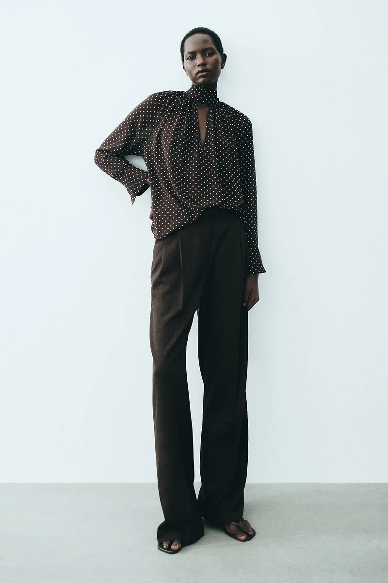 Blouse à col cravate