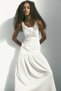 Robe avec dos décolleté et jupe évasée