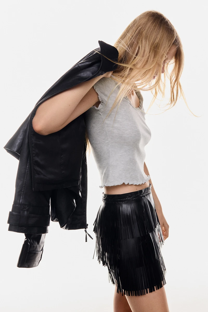 Haut bordé de dentelle