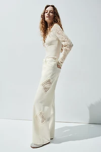 Pantalon avec détails d'aspect crocheté