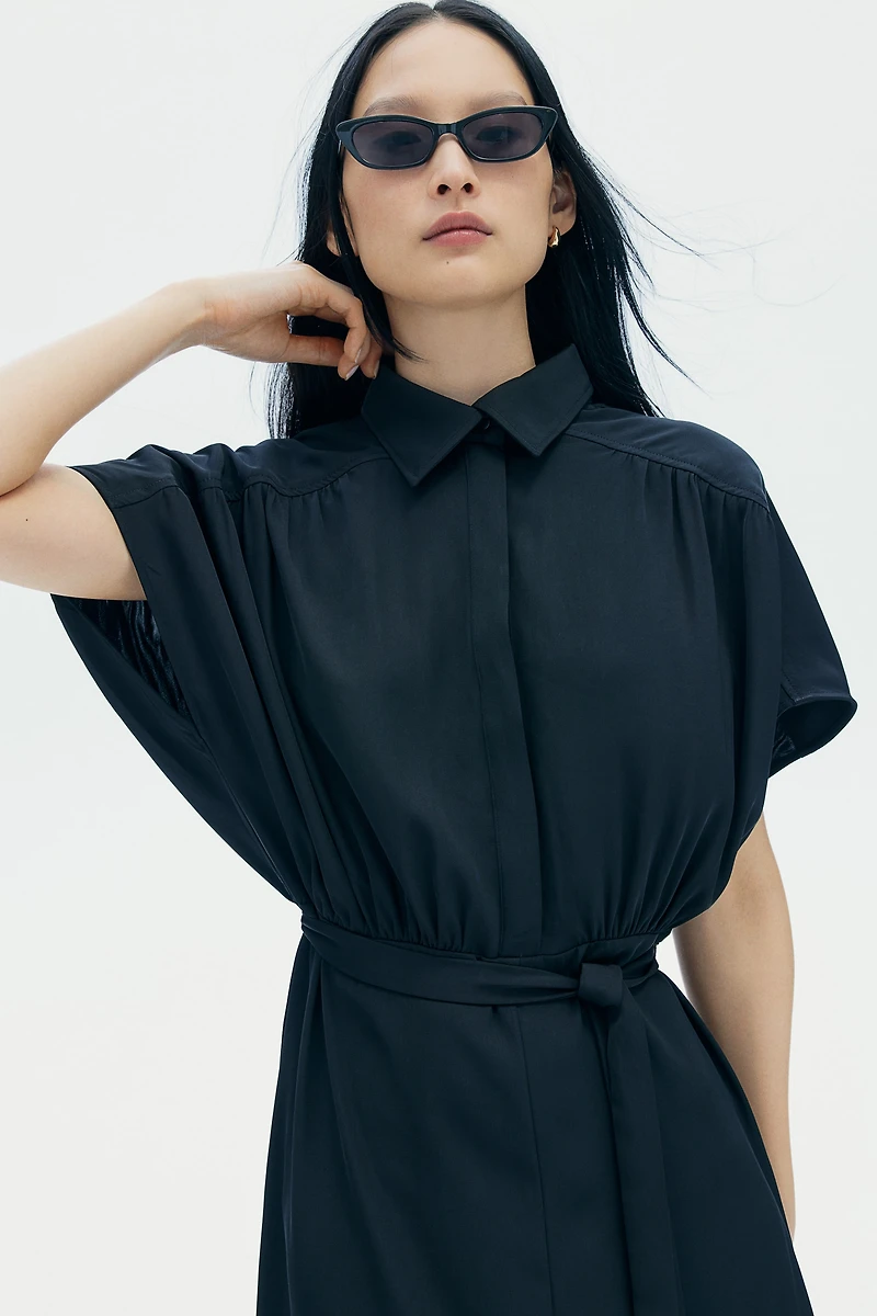 Robe avec ceinture à nouer