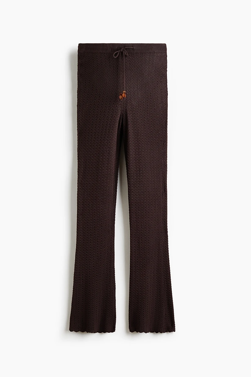 Pantalon évasé d’aspect crochet