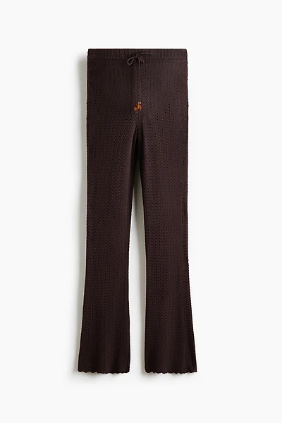 Pantalon évasé d’aspect crochet