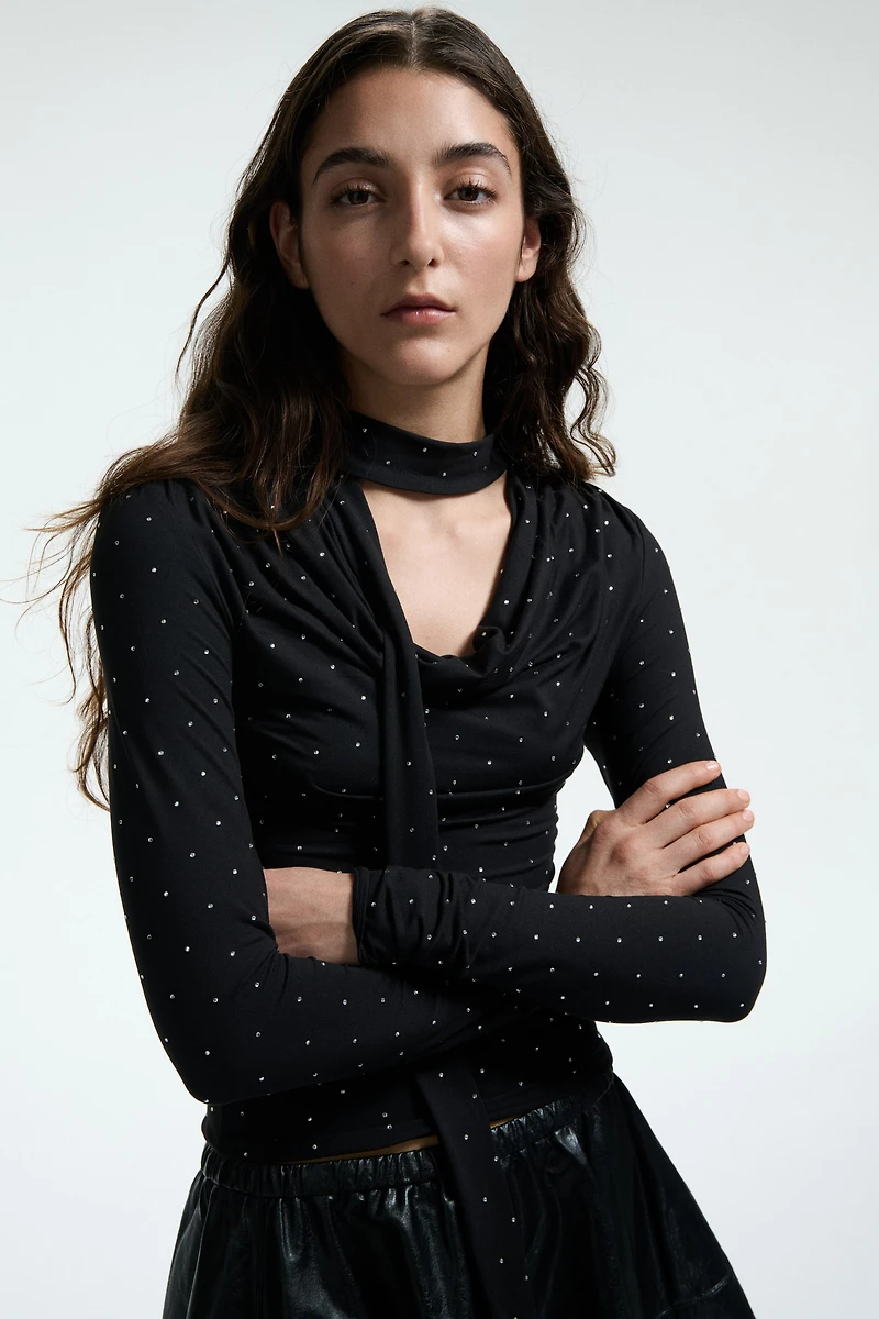 Haut avec détail façon écharpe