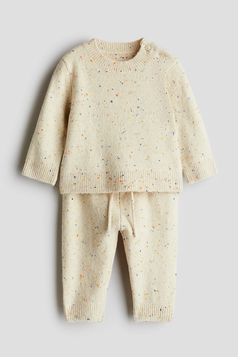 Ensemble 2 pièces avec chandail et pantalon