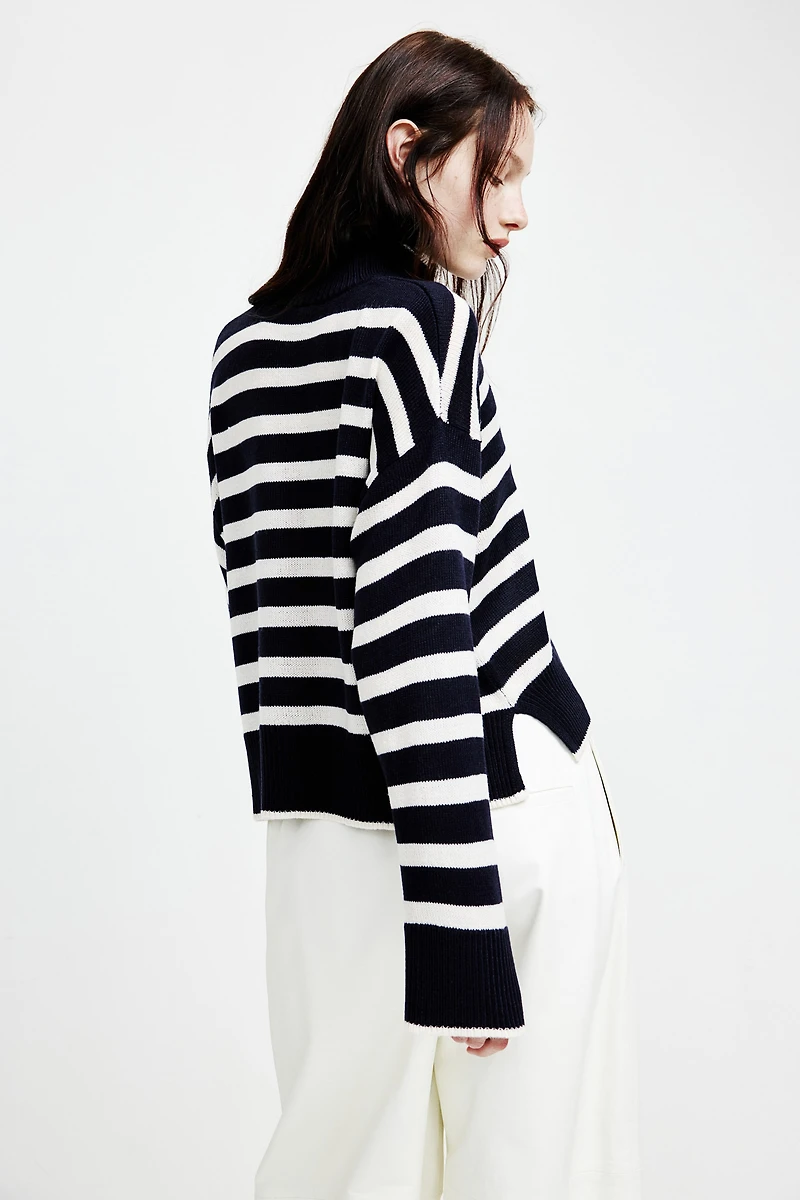 Fine-knit turtleneck jumper