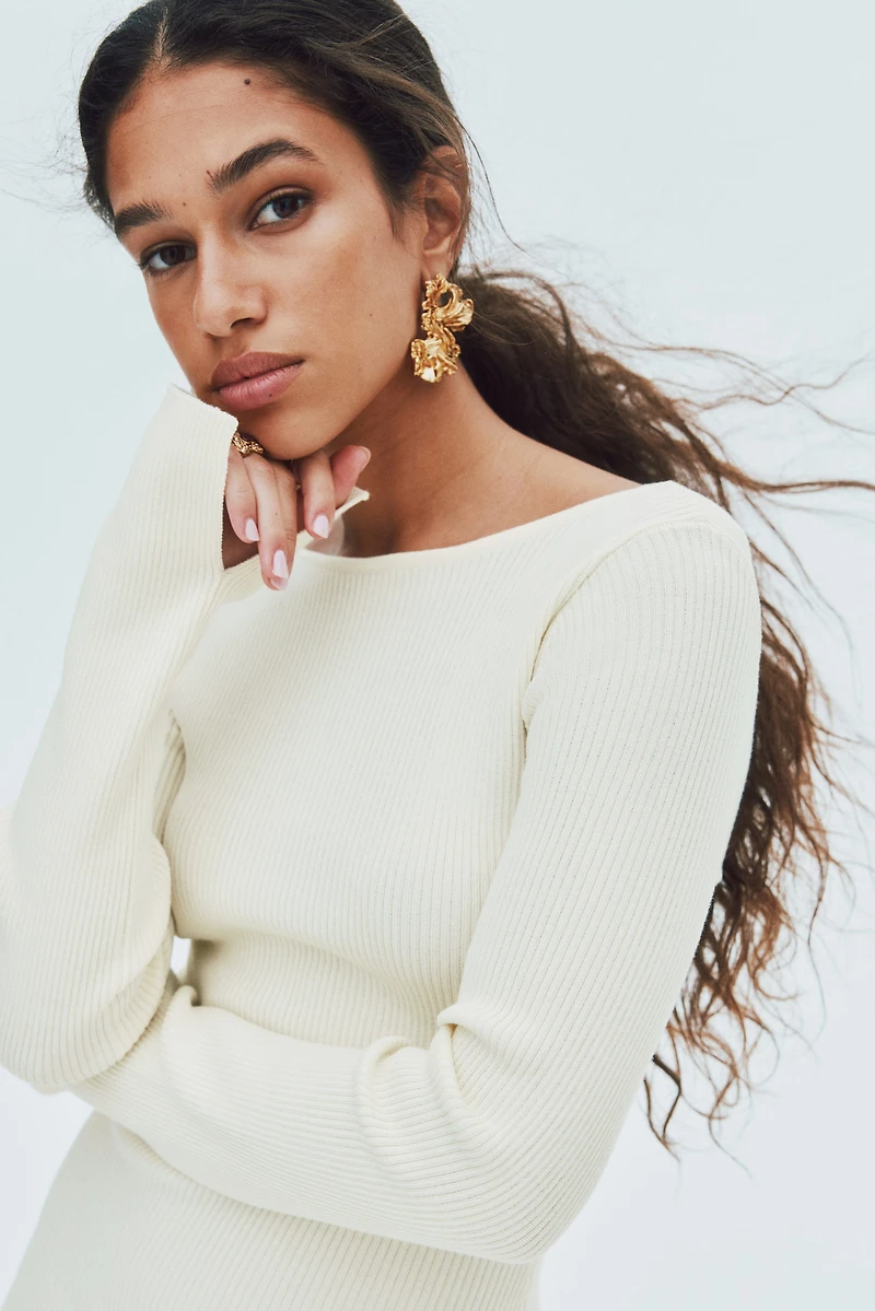 Robe côtelée avec jupe évasée