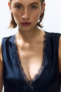 Robe à dos ouvert avec dentelle