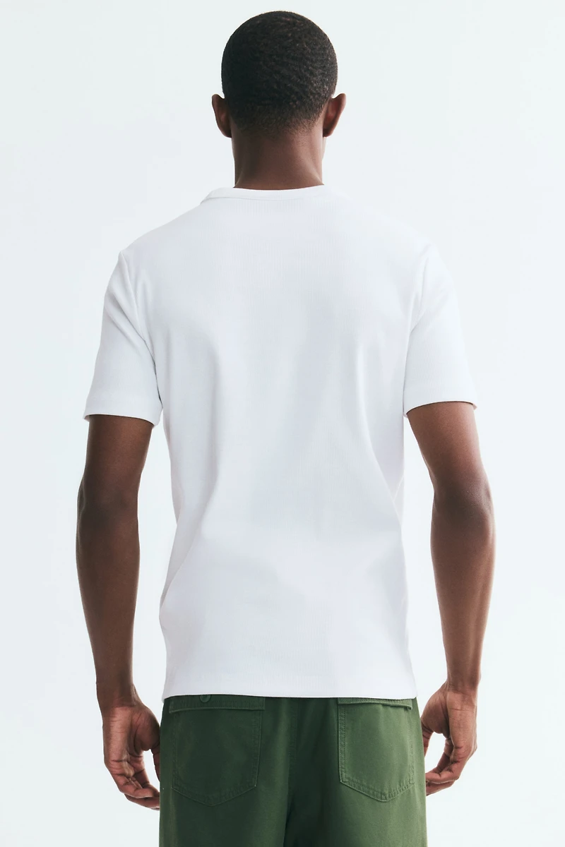 T-shirt côtelé près du corps