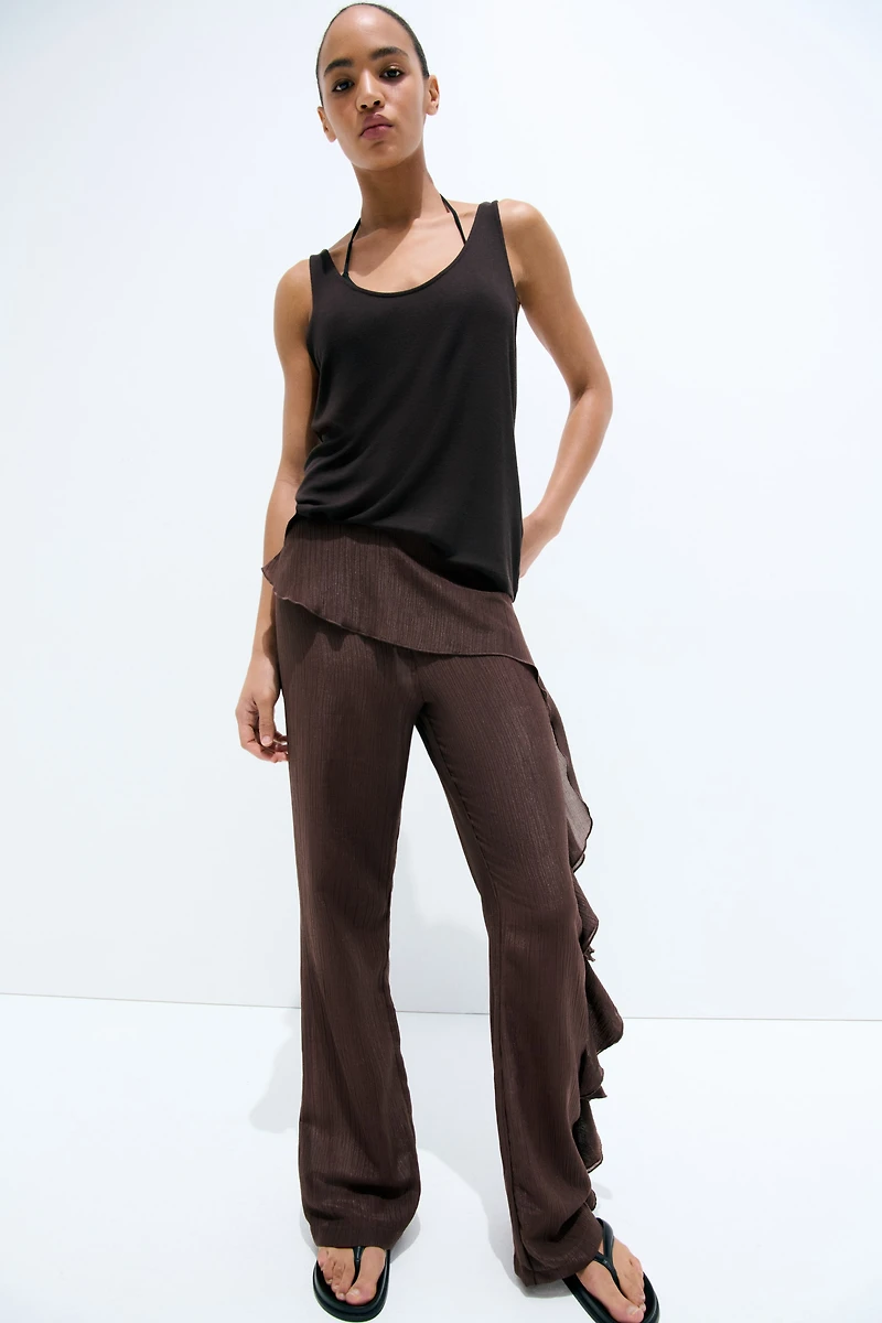 Pantalon froissé à volant