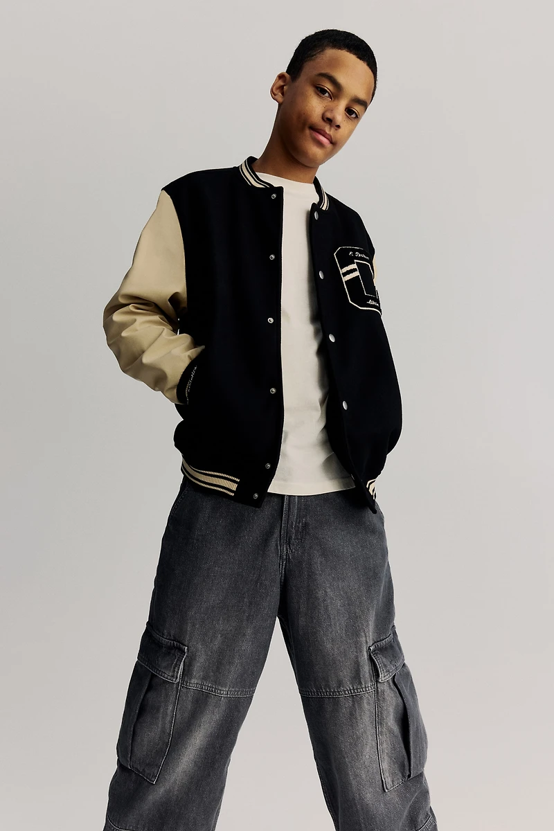 Baggy Fit Cargo Jeans