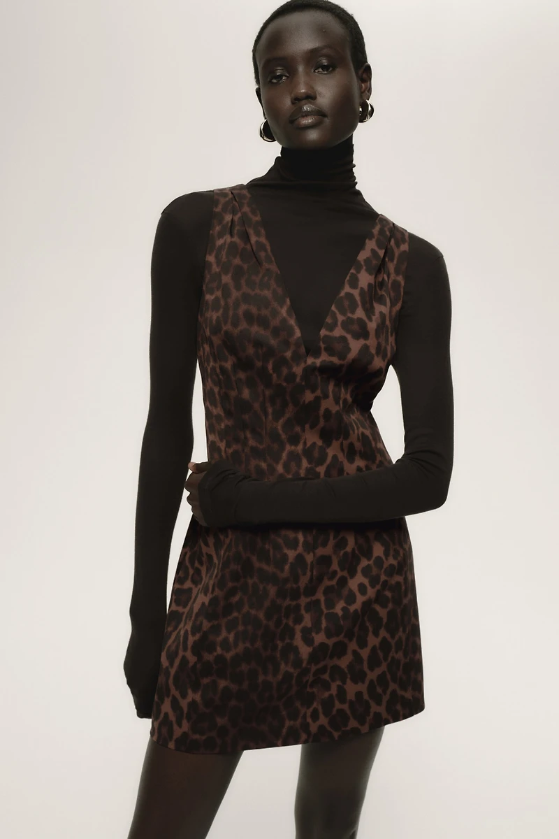 Robe cintrée à encolure en V