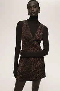 Robe cintrée à encolure en V