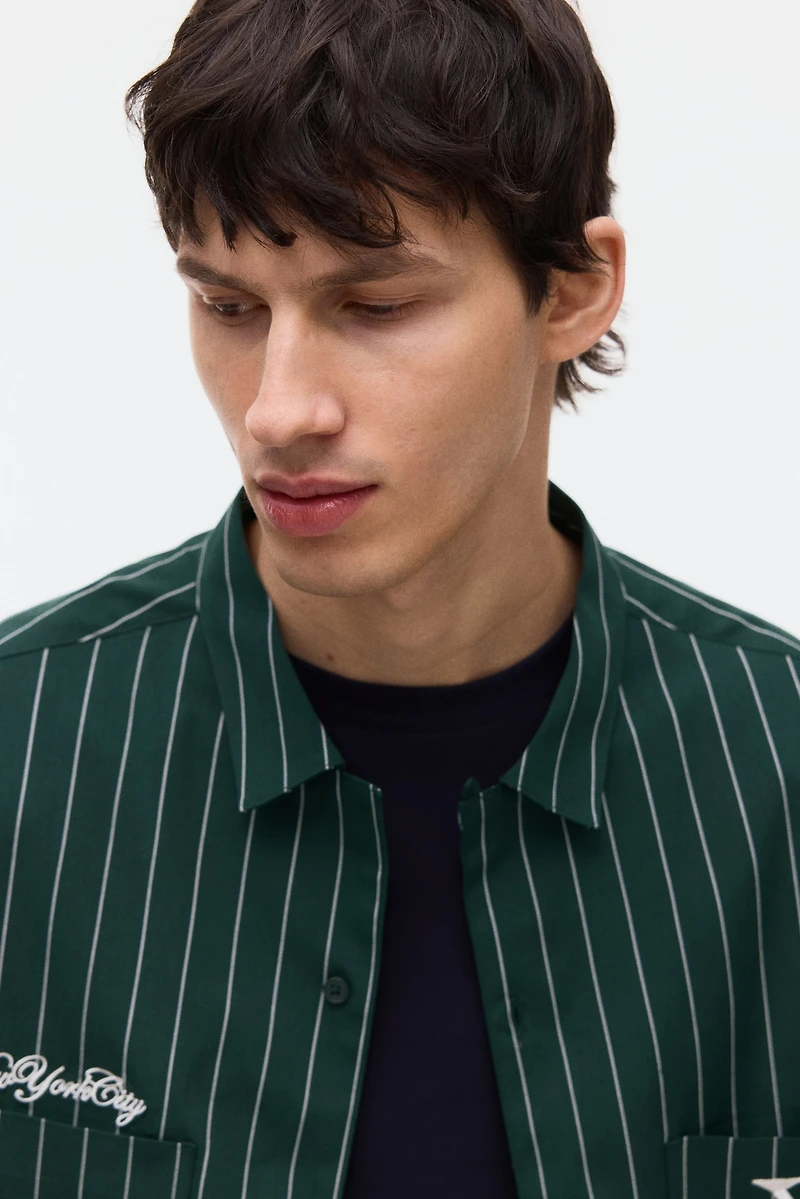 Chemise classique à motif brodé