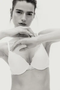 Soutien-gorge pigeonnant en dentelle
