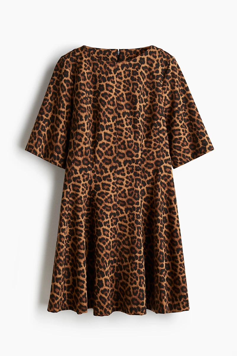 Robe en sergé à taille marquée