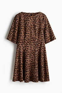 Robe en sergé à taille marquée