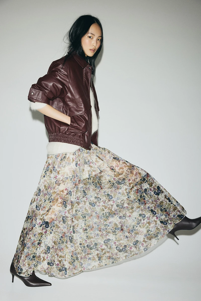 Jupe en crêpe avec taille smockée