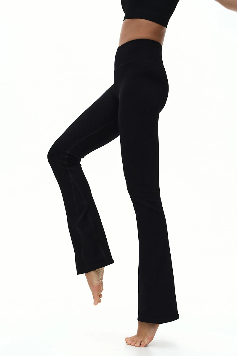 Seamless Flared Sports Leggings with DryMove™
