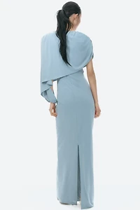 Robe drapée avec détail style cape