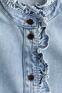 Chemise à volants en denim