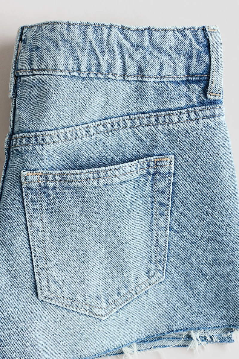 Short en denim avec détails brodés