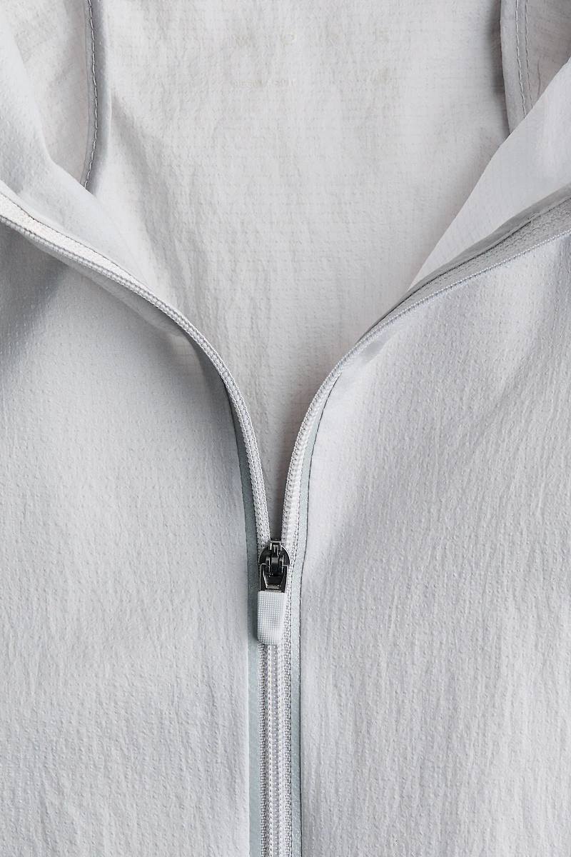 Veste de course légère et résistante à l'eau