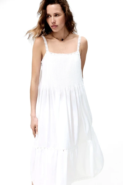 Robe avec dentelle et jupe évasée
