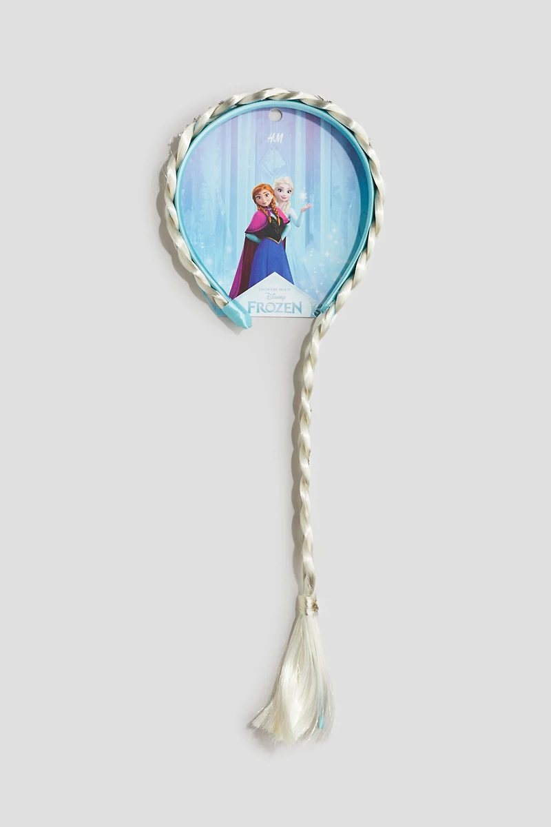 Passe ornée d'une tresse