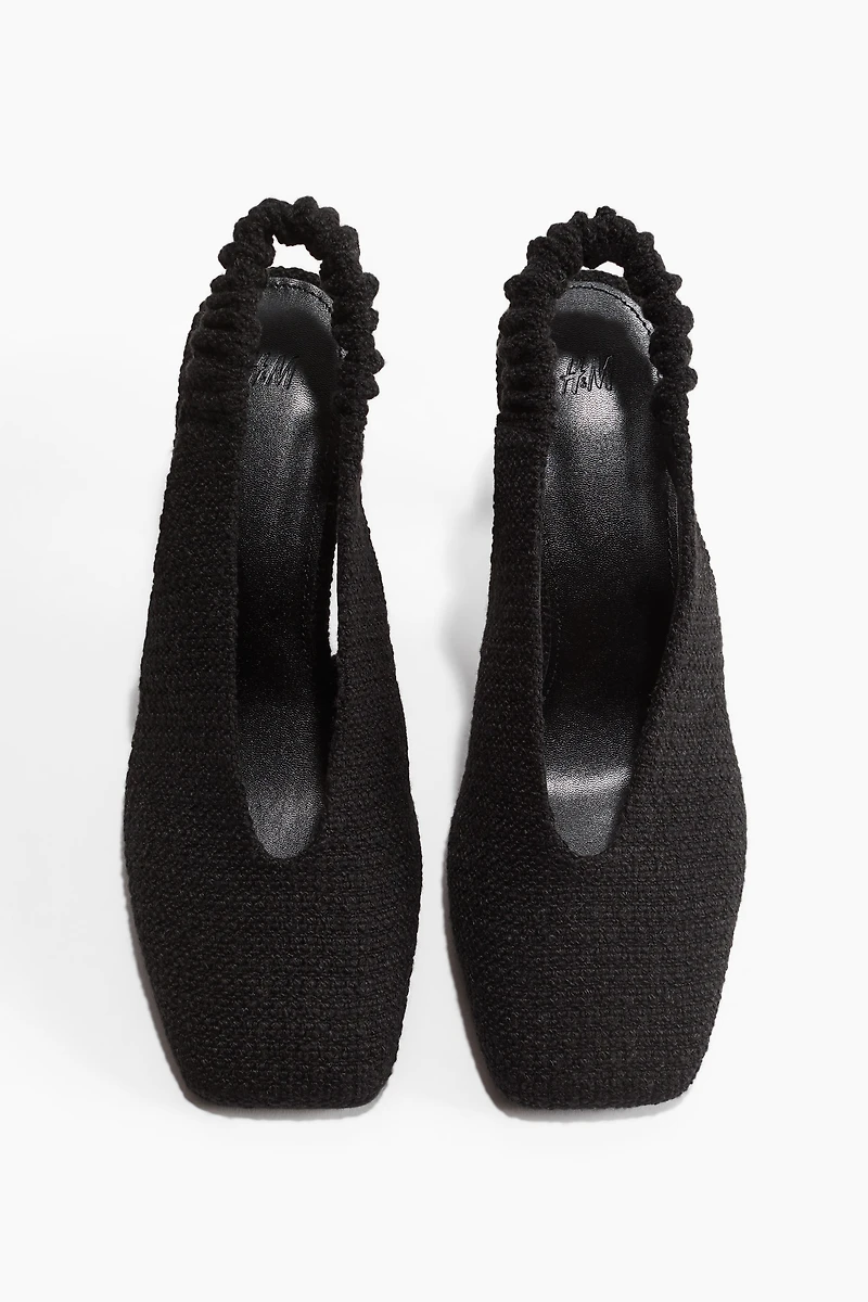Escarpins en bouclé avec bride arrière